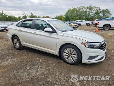 Czwarte zdjęcie samochodu z boku: 2019 VOLKSWAGEN JETTA S VIN:3VWC57BU7KM074147 - miniatura