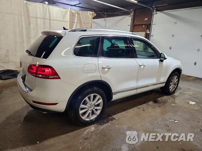 Trzecie zdjęcie samochodu z tyłu: 2014 VOLKSWAGEN TOUAREG V6 VIN:WVGEF9BP3ED002601 - miniatura