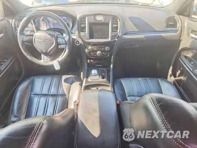 Zdjęcie 8 z 12 samochodu: 2019 CHRYSLER 300 S VIN:2C3CCAGG3KH610815 - miniatura