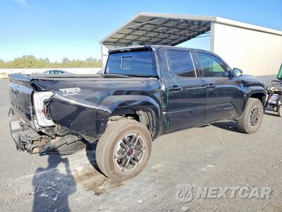 Trzecie zdjęcie samochodu z tyłu: 2025 TOYOTA TACOMA TRD SPORT VIN:3TMLB5JN5SM118673 - miniatura