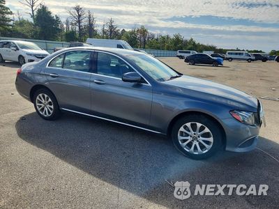 Czwarte zdjęcie samochodu z boku: 2019 MERCEDES-BENZ E 300 4MATIC VIN:WDDZF4KB4KA507532 - miniatura