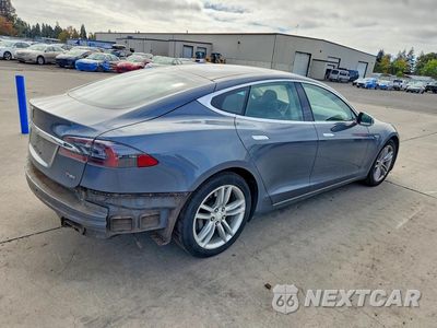Trzecie zdjęcie samochodu z tyłu: 2013 TESLA MODEL S VIN:5YJSA1DP1DFP18165 - miniatura
