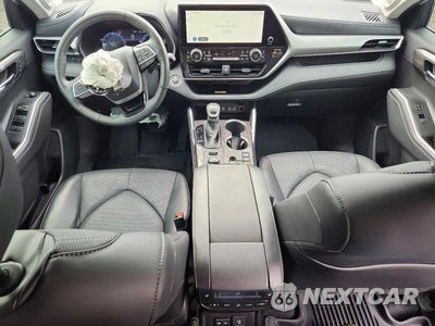 Zdjęcie 8 z 13 samochodu: 2024 TOYOTA HIGHLANDER PLATINUM VIN:5TDKDRBH7RS542128 - miniatura