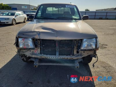Piąte zdjęcie samochodu w środku: 2000 TOYOTA TACOMA BASE VIN:5TEVL52N8YZ716756 - miniatura