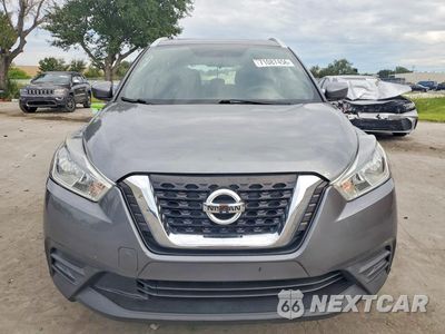 Piąte zdjęcie samochodu w środku: 2019 NISSAN KICKS SV VIN:3N1CP5CU6KL552227 - miniatura