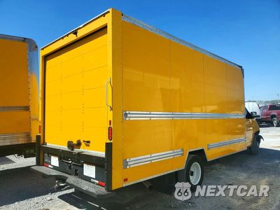 Trzecie zdjęcie samochodu z tyłu: 2021 GMC SAVANA BOX TRUCK VIN:7GZ37TC77MN004206 - miniatura