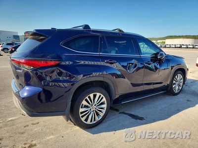 Trzecie zdjęcie samochodu z tyłu: 2023 TOYOTA HIGHLANDER HYBRID PLATINUM VIN:5TDEBRCH6PS575989 - miniatura