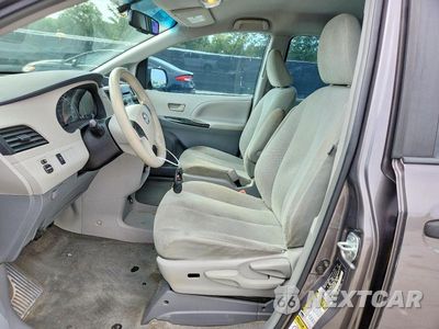 Zdjęcie 7 z 13 samochodu: 2014 TOYOTA SIENNA L 7-PASSENGER VIN:5TDZK3DC5ES486073 - miniatura