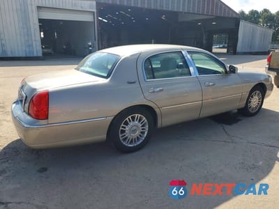 Trzecie zdjęcie samochodu z tyłu: 2011 LINCOLN TOWN CAR SIGNATURE LIMITED VIN:2LNBL8CV3BX761207 - miniatura