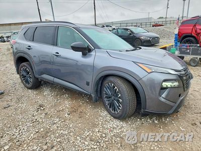Czwarte zdjęcie samochodu z boku: 2026 NISSAN ROGUE DARK ARMOR VIN:5N1BT3BB3TC775102 - miniatura
