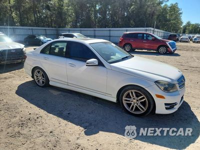 Czwarte zdjęcie samochodu z boku: 2013 MERCEDES-BENZ C 250 VIN:WDDGF4HB3DR293829 - miniatura