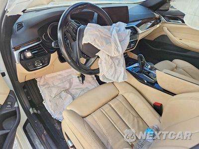 Zdjęcie 8 z 12 samochodu: 2018 BMW 530 XI VIN:WBAJA7C56JWA71669 - miniatura