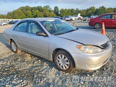 Czwarte zdjęcie samochodu z boku: 2005 TOYOTA CAMRY STANDARD VIN:4T1BE32K75U608152 - miniatura
