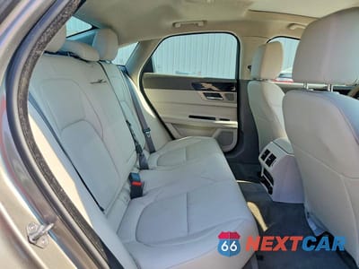 Zdjęcie 10 z 12 samochodu: 2020 JAGUAR XF PREMIUM VIN:SAJBJ4FX1LCY85914 - miniatura