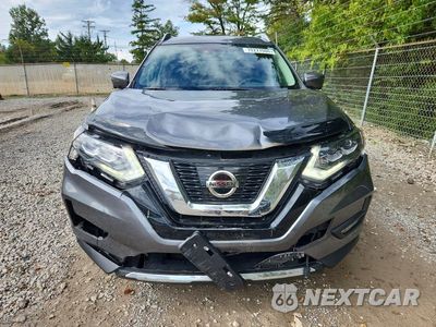 Piąte zdjęcie samochodu w środku: 2017 NISSAN ROGUE SL VIN:5N1AT2MV8HC750622 - miniatura