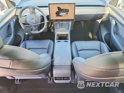 Zdjęcie 8 z 12 samochodu: 2024 TESLA MODEL Y VIN:7SAYGDEE0RF032300 - miniatura