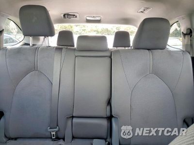 Zdjęcie 10 z 13 samochodu: 2022 TOYOTA HIGHLANDER LE VIN:5TDZZRAH6NS543587 - miniatura