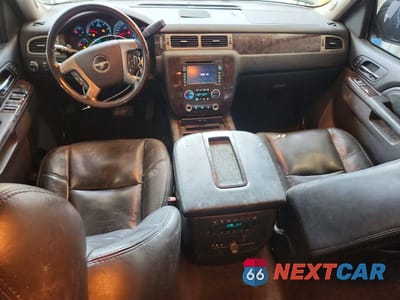 Zdjęcie 8 z 13 samochodu: 2010 GMC YUKON XL DENALI VIN:1GKUKMEF2AR223819 - miniatura