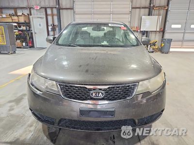 Piąte zdjęcie samochodu w środku: 2013 KIA FORTE VIN:KNAFU4A23D5712076 - miniatura