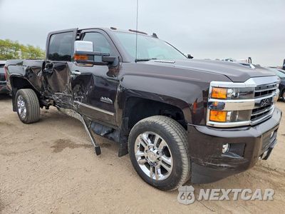 Czwarte zdjęcie samochodu z boku: 2018 CHEVROLET SILVERADO K2500 HIGH COUNTRY VIN:1GC1KXEY1JF224933 - miniatura