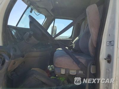 Zdjęcie 7 z 13 samochodu: 2016 FREIGHTLINER CASCADIA 125 VIN:3AKBGDD57GSGU9465 - miniatura