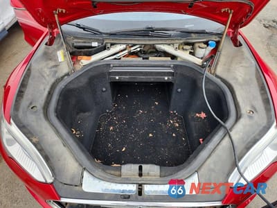 Zdjęcie 11 z 12 samochodu: 2014 TESLA MODEL S VIN:5YJSA1H17EFP31803 - miniatura