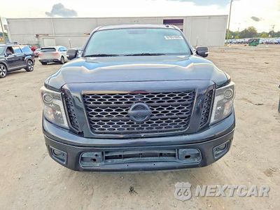 Piąte zdjęcie samochodu w środku: 2018 NISSAN TITAN SV VIN:1N6AA1E65JN528607 - miniatura