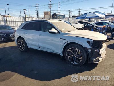 Czwarte zdjęcie samochodu z boku: 2024 AUDI Q8 E-TRON PREMIUM PLUS VIN:WA15AAGE8RB053521 - miniatura