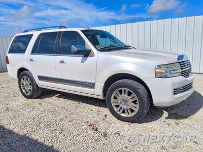 Czwarte zdjęcie samochodu z boku: 2011 LINCOLN NAVIGATOR VIN:5LMJJ2H56BEJ04536 - miniatura