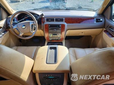 Zdjęcie 8 z 13 samochodu: 2013 CHEVROLET SUBURBAN C1500 LT VIN:1GNSCJE07DR374435 - miniatura