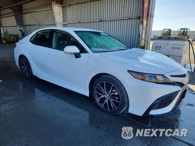 Czwarte zdjęcie samochodu z boku: 2024 TOYOTA CAMRY SE VIN:4T1G11AK9RU248816 - miniatura