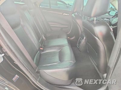 Zdjęcie 10 z 12 samochodu: 2019 CHRYSLER 300 LIMITED VIN:2C3CCAKG9KH690032 - miniatura