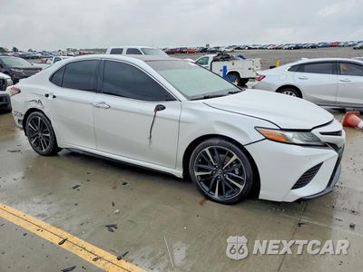 Czwarte zdjęcie samochodu z boku: 2018 TOYOTA CAMRY XSE V6 VIN:4T1BZ1HK0JU011063 - miniatura
