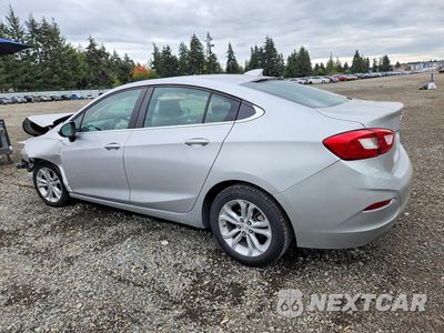 Drugie zdjęcie samochodu z przodu: 2019 CHEVROLET CRUZE LT VIN:1G1BE5SM3K7129070 - miniatura