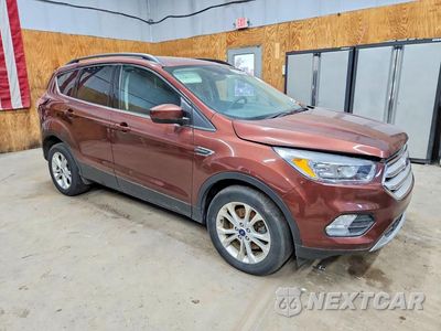 Czwarte zdjęcie samochodu z boku: 2018 FORD ESCAPE SE VIN:1FMCU9GDXJUA43703 - miniatura