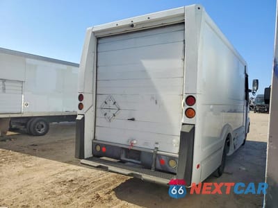 Trzecie zdjęcie samochodu z tyłu: 2016 ISUZU NPR VIN:JALB4T17XG7W00907 - miniatura