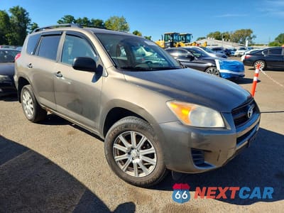 Czwarte zdjęcie samochodu z boku: 2010 TOYOTA RAV4 BASE VIN:2T3BF4DV7AW067034 - miniatura