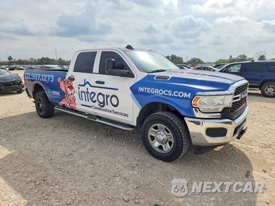 Czwarte zdjęcie samochodu z boku: 2019 RAM 2500 TRADESMAN VIN:3C6UR5HJ3KG700148 - miniatura