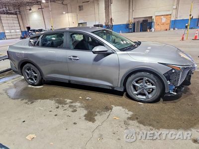 Czwarte zdjęcie samochodu z boku: 2026 KIA K4 LXS VIN:3KPFT4DE5TE283876 - miniatura