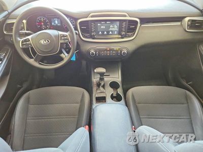 Zdjęcie 8 z 13 samochodu: 2019 KIA SORENTO L VIN:5XYPG4A39KG610695 - miniatura