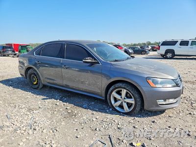 Czwarte zdjęcie samochodu z boku: 2015 VOLKSWAGEN PASSAT S VIN:1VWAT7A34FC111877 - miniatura