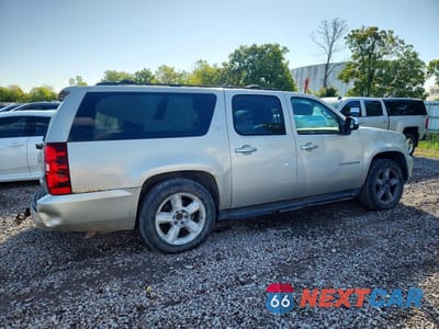 Trzecie zdjęcie samochodu z tyłu: 2013 CHEVROLET SUBURBAN LT VIN:1GNSKJE70DR199297 - miniatura