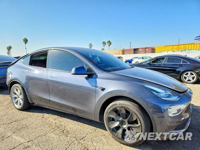 Czwarte zdjęcie samochodu z boku: 2023 TESLA MODEL Y VIN:7SAYGDEE0PA035241 - miniatura