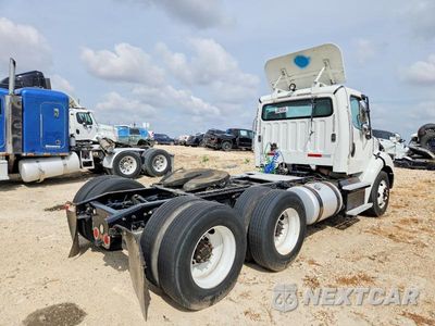 Czwarte zdjęcie samochodu z boku: 2017 FREIGHTLINER M2 112 MED - SEMI TRUCK VIN:3AKJC5DV1HDJE0029 - miniatura