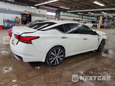 Trzecie zdjęcie samochodu z tyłu: 2019 NISSAN ALTIMA PLATINUM VIN:1N4BL4FV5KC184420 - miniatura