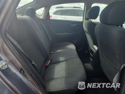 Zdjęcie 10 z 13 samochodu: 2016 NISSAN SENTRA S VIN:3N1AB7AP1GY334091 - miniatura