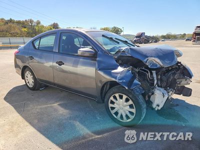 Czwarte zdjęcie samochodu z boku: 2019 NISSAN VERSA S PLUS VIN:3N1CN7AP7KL869111 - miniatura