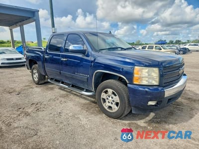 Czwarte zdjęcie samochodu z boku: 2008 CHEVROLET SILVERADO C1500 VIN:2GCEC13J881161977 - miniatura