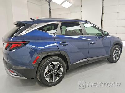 Trzecie zdjęcie samochodu z tyłu: 2025 HYUNDAI TUCSON SEL VIN:5NMJB3DEXSH549889 - miniatura