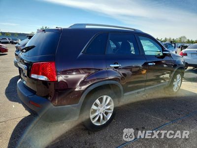 Trzecie zdjęcie samochodu z tyłu: 2011 KIA SORENTO LX VIN:5XYKTDA20BG159556 - miniatura